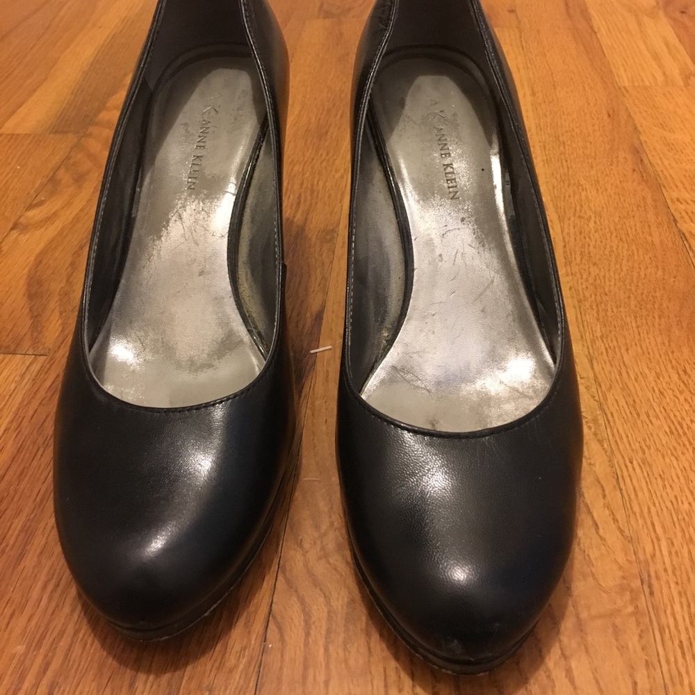 Anne Klein Classic Black Leather Pumps